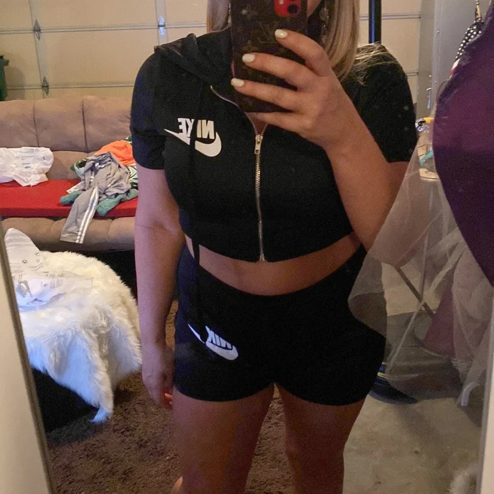 Cropped outfit - Picture 1 of 5